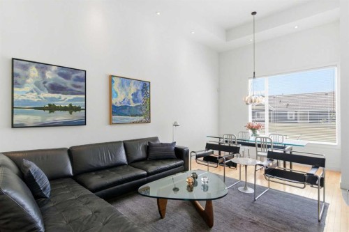 10 Erlton Terrace Sw, Calgary, AB - Indoor Photo Showing Living Room