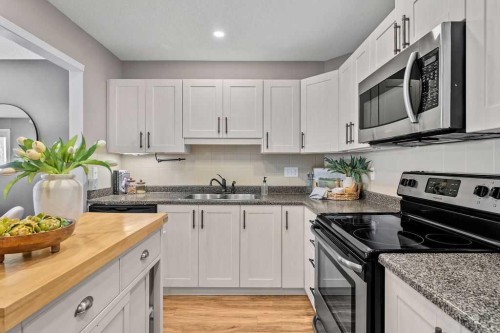 1311-1311 Hawksbrow Point Nw, Calgary, AB - Indoor Photo Showing Kitchen With Double Sink