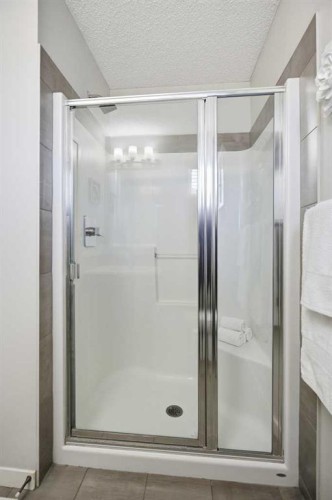 101 New Brighton Walk Se, Calgary, AB - Indoor Photo Showing Bathroom