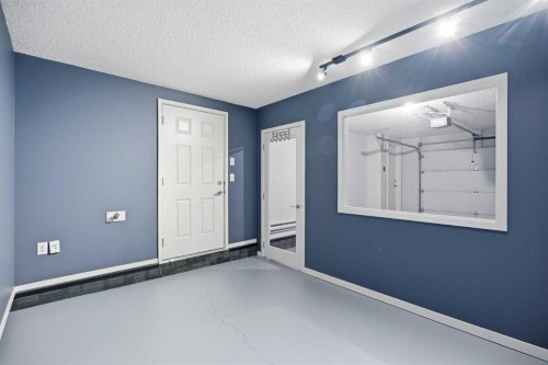 101 New Brighton Walk Se, Calgary, AB - Indoor Photo Showing Other Room