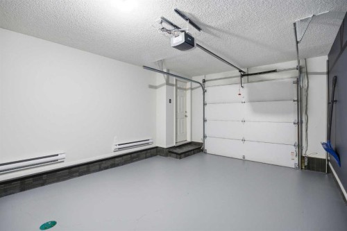 101 New Brighton Walk Se, Calgary, AB - Indoor Photo Showing Garage