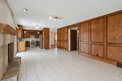 40 Scenic Place Nw, Calgary, AB - Indoor Photo Showing Kitchen