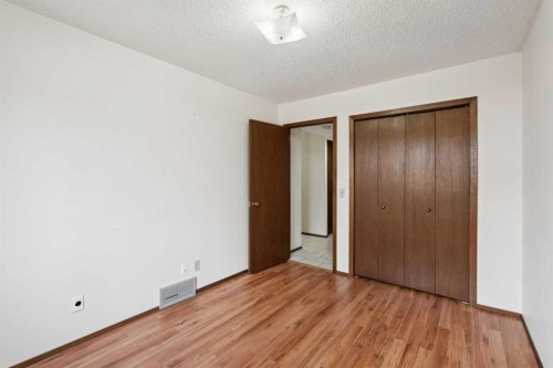 40 Scenic Place Nw, Calgary, AB - Indoor Photo Showing Other Room