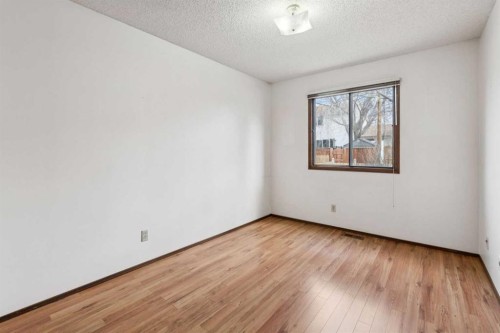 40 Scenic Place Nw, Calgary, AB - Indoor Photo Showing Other Room