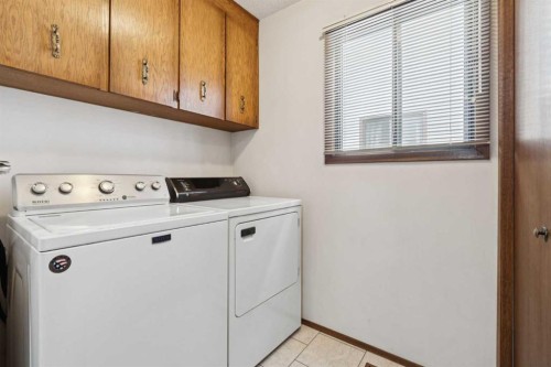 40 Scenic Place Nw, Calgary, AB - Indoor Photo Showing Laundry Room