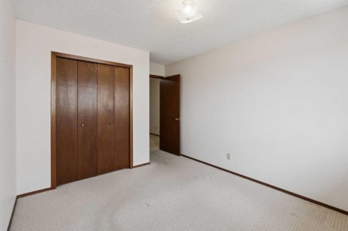 40 Scenic Place Nw, Calgary, AB - Indoor Photo Showing Other Room