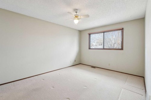 40 Scenic Place Nw, Calgary, AB - Indoor Photo Showing Other Room