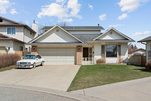 40 Scenic Place Nw, Calgary, AB - Outdoor With Facade