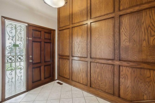 40 Scenic Place Nw, Calgary, AB - Indoor Photo Showing Other Room