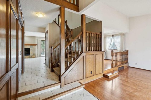 40 Scenic Place Nw, Calgary, AB - Indoor Photo Showing Other Room