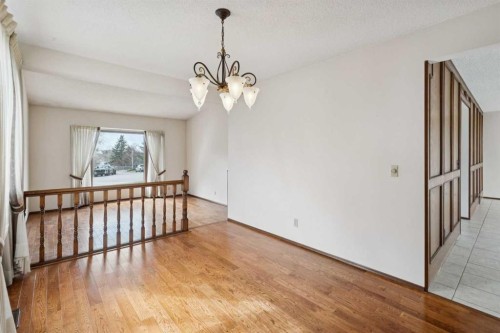 40 Scenic Place Nw, Calgary, AB - Indoor Photo Showing Other Room