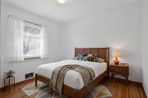 2416 38 Street Sw, Calgary, AB - Indoor Photo Showing Bedroom