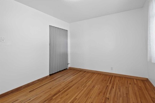 2416 38 Street Sw, Calgary, AB - Indoor Photo Showing Other Room