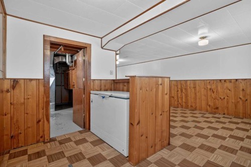 2416 38 Street Sw, Calgary, AB - Indoor