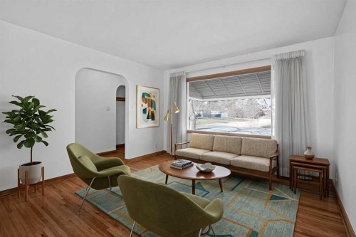 2416 38 Street Sw, Calgary, AB - Indoor Photo Showing Living Room