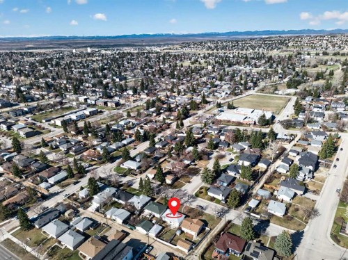 2416 38 Street Sw, Calgary, AB - Outdoor With View