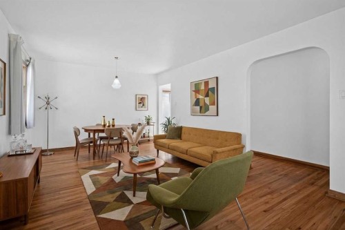 2416 38 Street Sw, Calgary, AB - Indoor Photo Showing Living Room