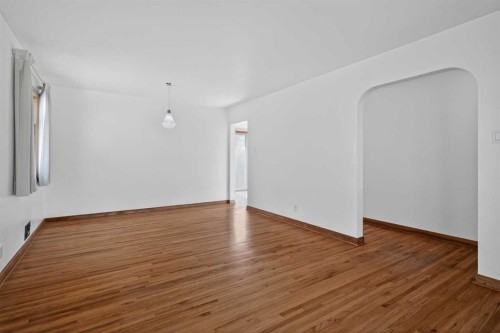 2416 38 Street Sw, Calgary, AB - Indoor Photo Showing Other Room