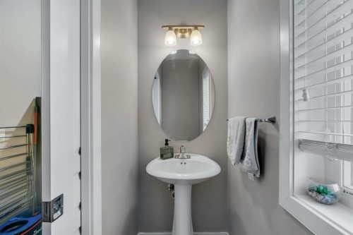 52 West Coach Court Sw, Calgary, AB - Indoor Photo Showing Bathroom