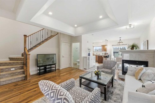 507 17 Avenue Nw, Calgary, AB - Indoor Photo Showing Living Room With Fireplace