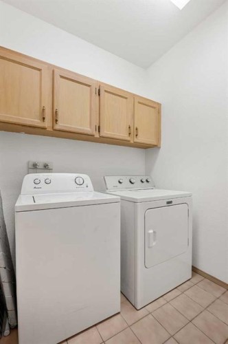 907 Shawnee Drive Sw, Calgary, AB - Indoor Photo Showing Laundry Room