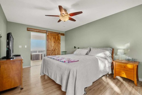 907 Shawnee Drive Sw, Calgary, AB - Indoor Photo Showing Bedroom