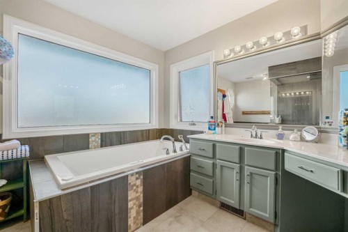 907 Shawnee Drive Sw, Calgary, AB - Indoor Photo Showing Bathroom
