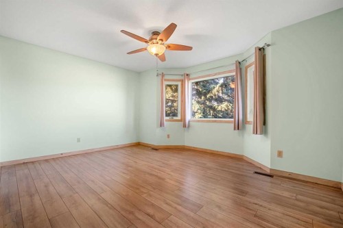 907 Shawnee Drive Sw, Calgary, AB - Indoor Photo Showing Other Room