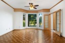 907 Shawnee Drive Sw, Calgary, AB  - Indoor Photo Showing Other Room 
