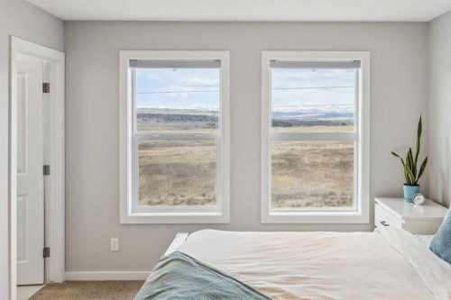 99 Heritage Heights, Cochrane, AB - Indoor Photo Showing Bedroom