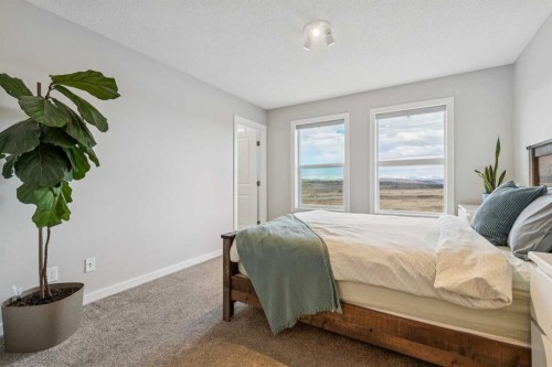 99 Heritage Heights, Cochrane, AB - Indoor Photo Showing Bedroom