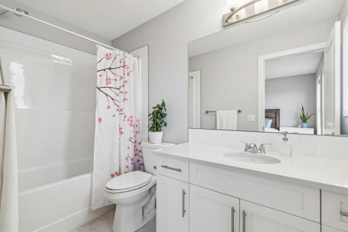 99 Heritage Heights, Cochrane, AB - Indoor Photo Showing Bathroom