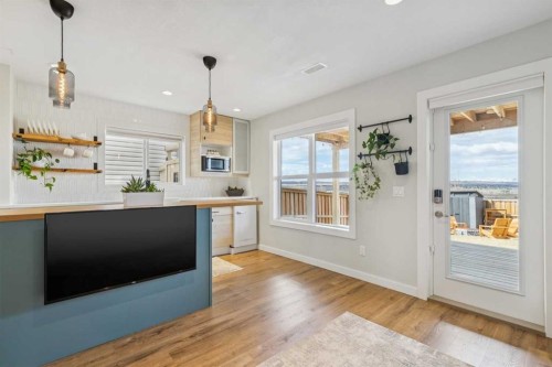 99 Heritage Heights, Cochrane, AB - Indoor Photo Showing Kitchen