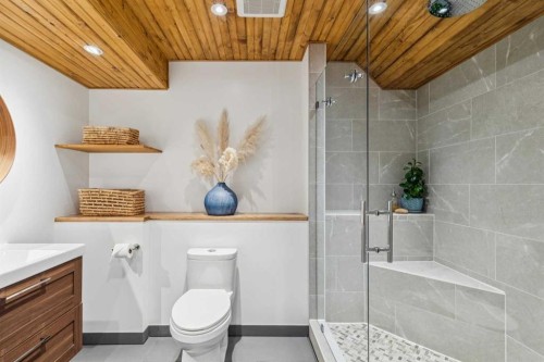 99 Heritage Heights, Cochrane, AB - Indoor Photo Showing Bathroom