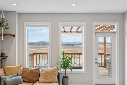 99 Heritage Heights, Cochrane, AB - Indoor Photo Showing Living Room