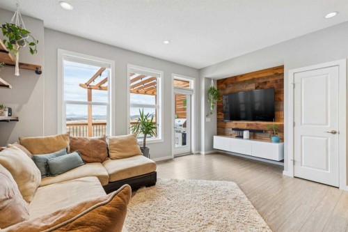 99 Heritage Heights, Cochrane, AB - Indoor Photo Showing Living Room