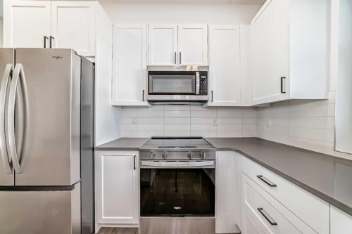 904-30 Rochester View Nw, Calgary, AB - Indoor Photo Showing Kitchen
