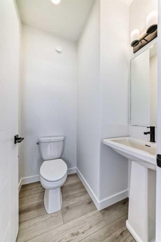 904-30 Rochester View Nw, Calgary, AB - Indoor Photo Showing Bathroom