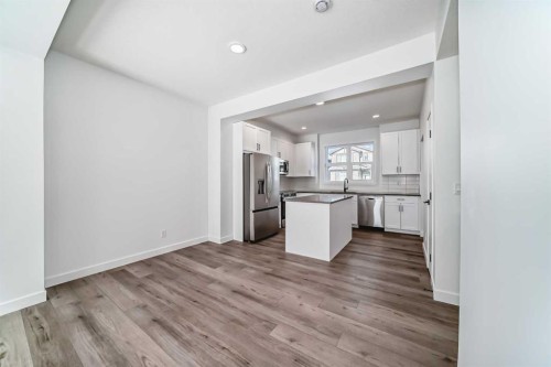 904-30 Rochester View Nw, Calgary, AB - Indoor Photo Showing Kitchen