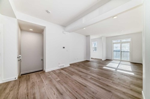 904-30 Rochester View Nw, Calgary, AB - Indoor Photo Showing Other Room