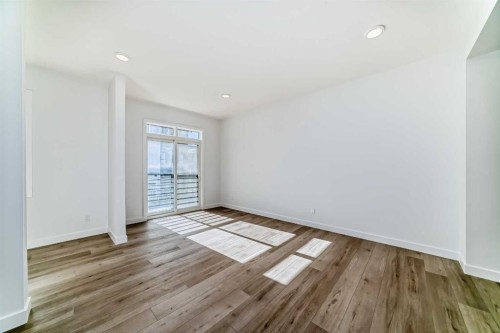 904-30 Rochester View Nw, Calgary, AB - Indoor Photo Showing Other Room