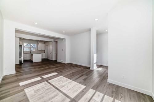 904-30 Rochester View Nw, Calgary, AB - Indoor Photo Showing Other Room