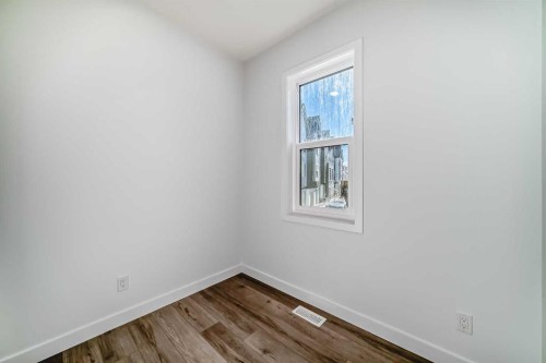 904-30 Rochester View Nw, Calgary, AB - Indoor Photo Showing Other Room