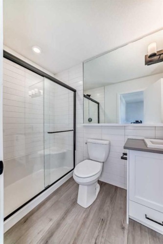 904-30 Rochester View Nw, Calgary, AB - Indoor Photo Showing Bathroom