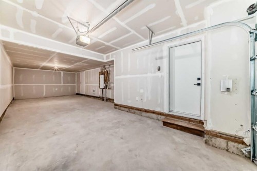 904-30 Rochester View Nw, Calgary, AB - Indoor Photo Showing Garage