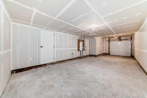 904-30 Rochester View Nw, Calgary, AB - Indoor Photo Showing Garage