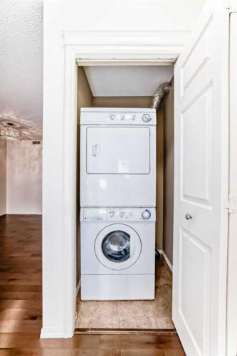 4305-115 Prestwick Villas Se, Calgary, AB - Indoor Photo Showing Laundry Room