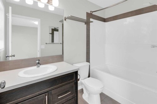 140 Sundown Road, Cochrane, AB - Indoor Photo Showing Bathroom