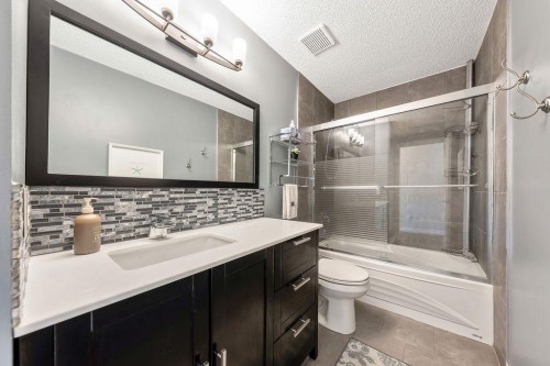 4 Cimarron Trail, Okotoks, AB - Indoor Photo Showing Bathroom