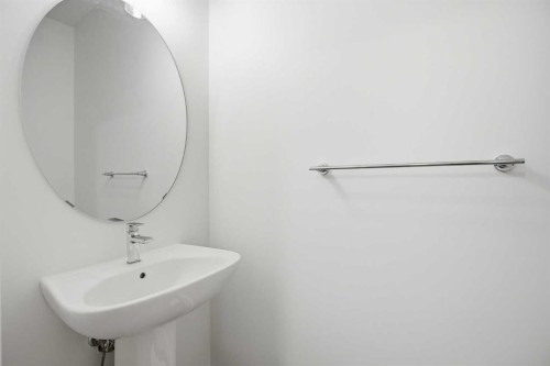 229 Dawson Wharf Road, Chestermere, AB - Indoor Photo Showing Bathroom